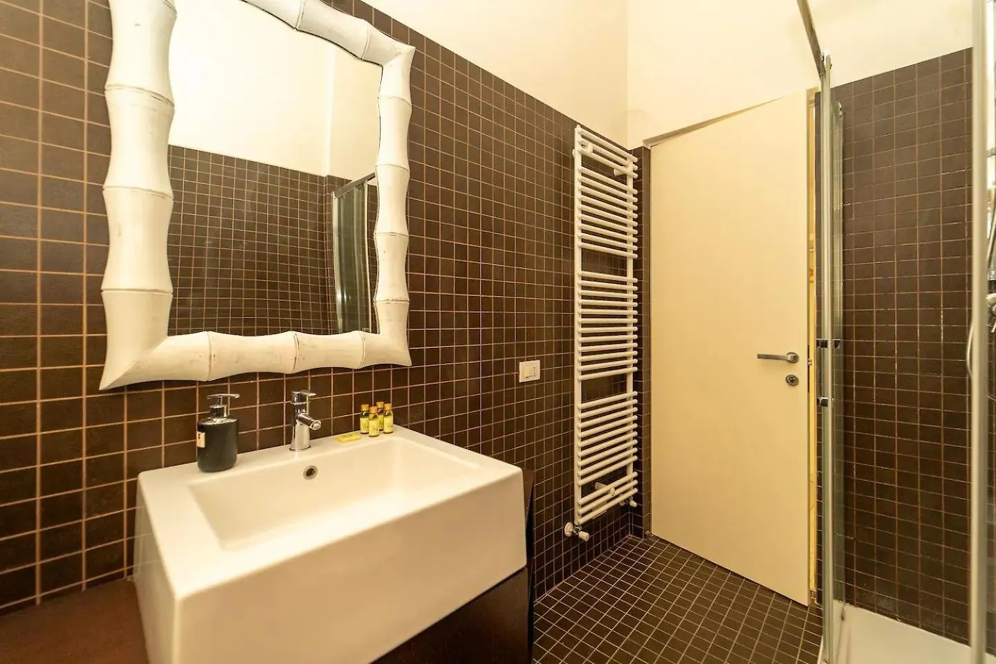 Residenza 3Bdr A Due Passi Dal Lago تْشيرنوبيو 0*,